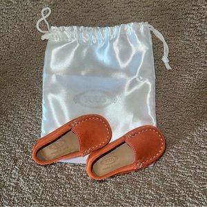 Brand new Tod’s Gommino suede baby driving shoe